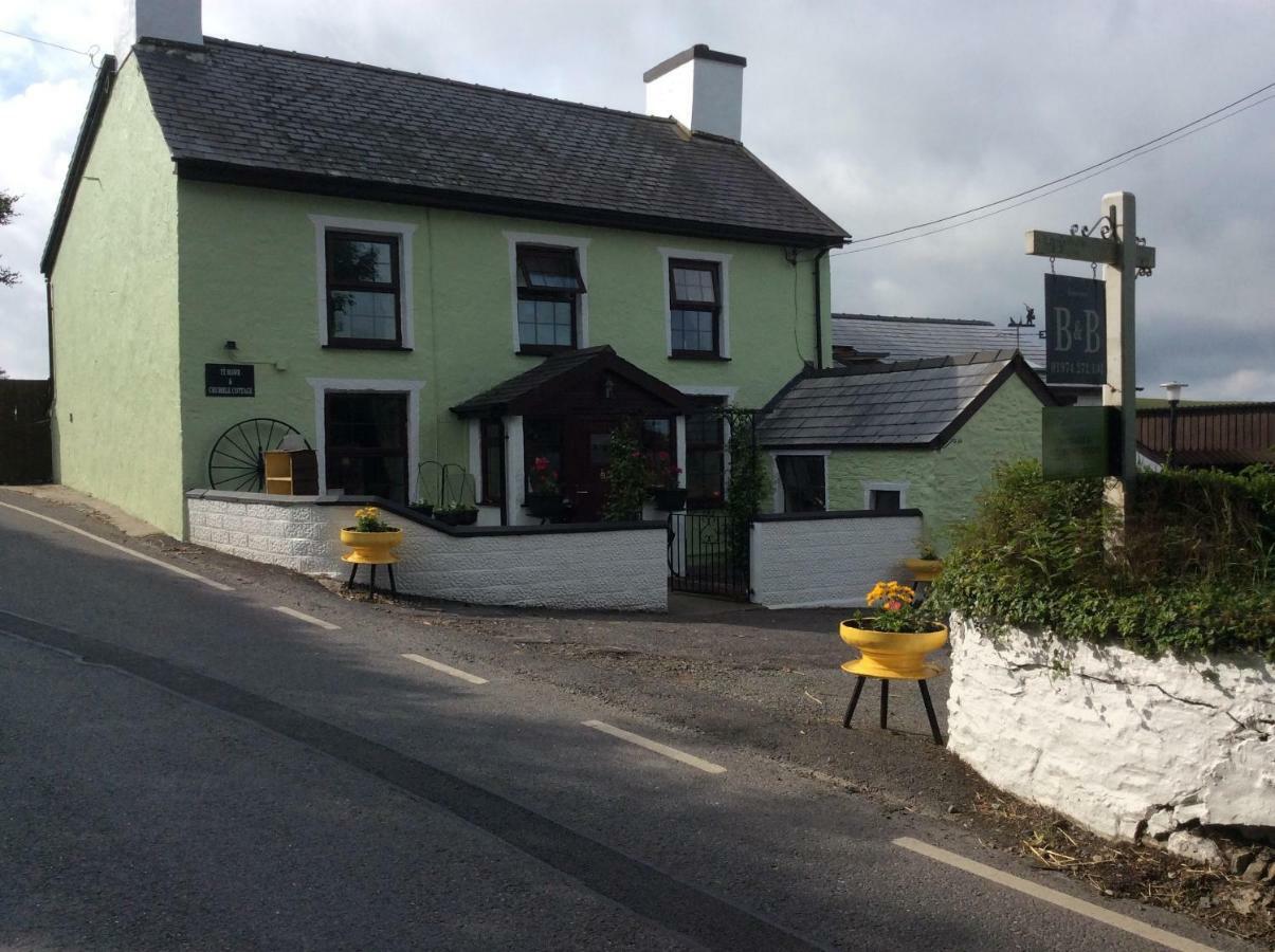 Ty Mawr At Bethania And Crumble Bed & Breakfast Llanon